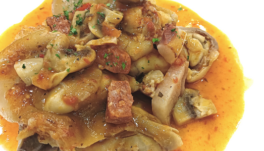 Peus de porc amb xampinyons